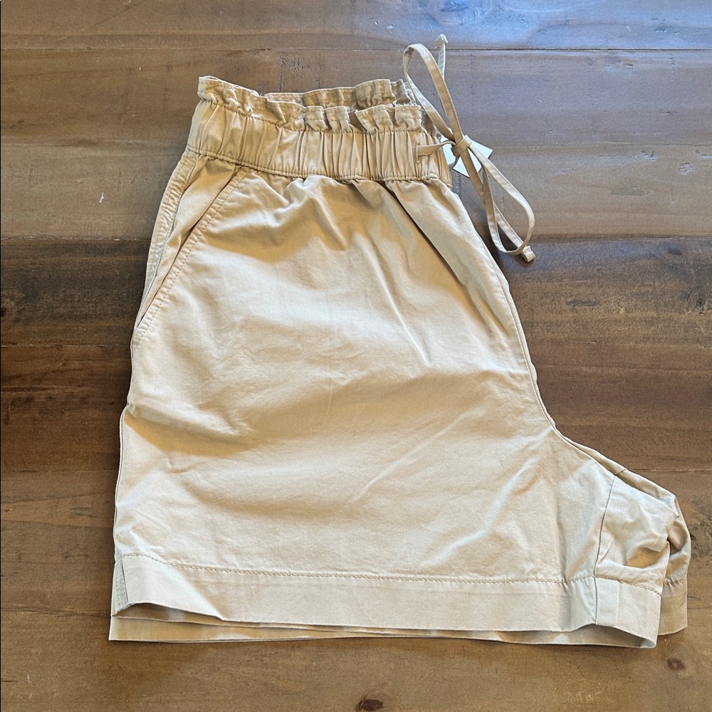 LOFT Women's Beige Cargo Shorts
